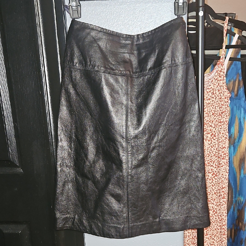 Parfait Elegant Black Leather Italian Skirt. Size XS.